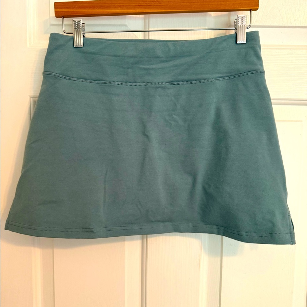 Pact Black Go-To Pocket Skort size M green